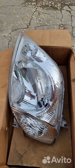 Фара передняя,правая toyota corolla 2001, Новая
