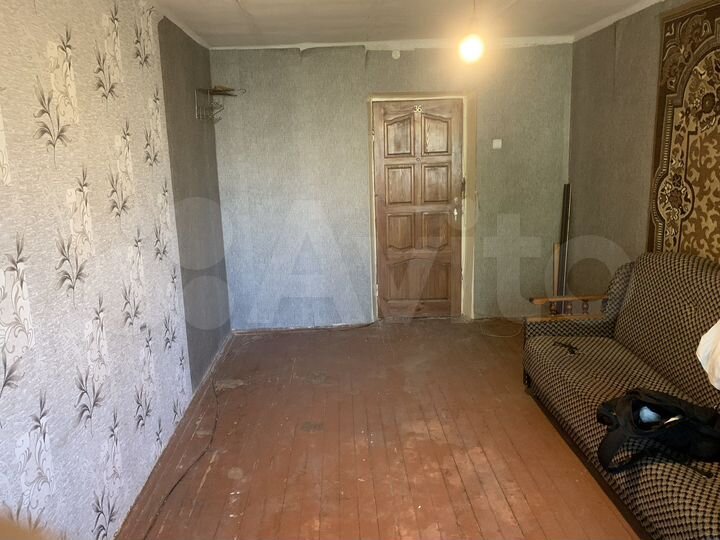 Комната 18 м² в 5-к., 1/3 эт.