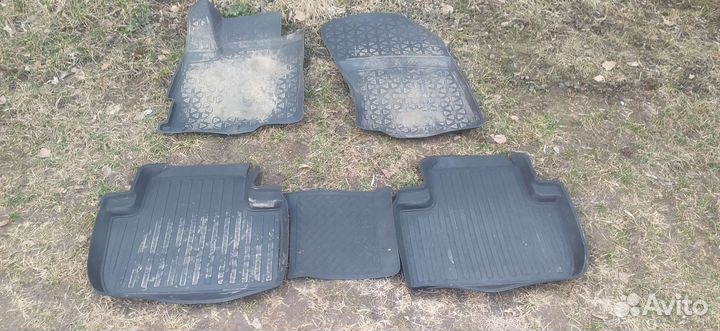 Автомобильные коврики резиновые