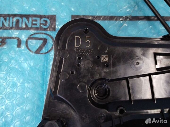 Lexus is Замок двери передний правый 2013-2022