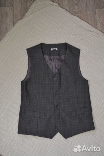 Жилетки школьные на мальчика разные