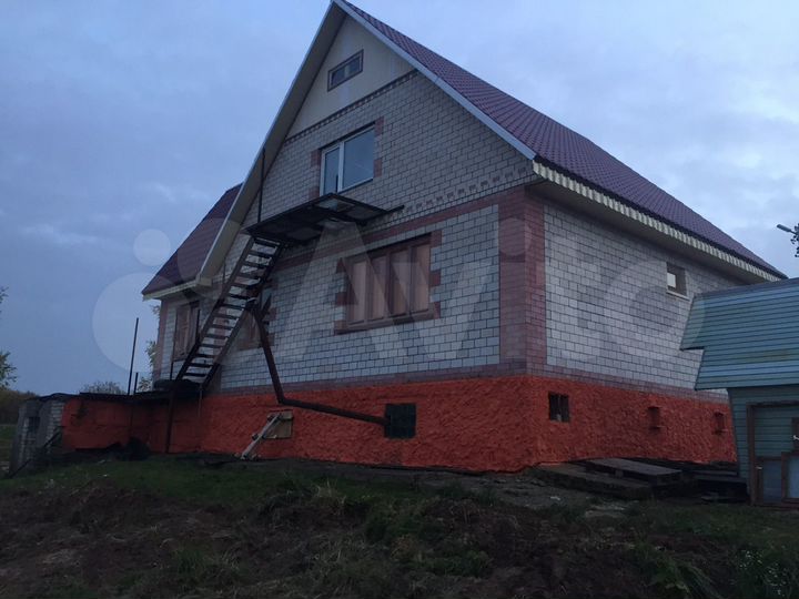 Коттедж 205 м² на участке 15 сот.