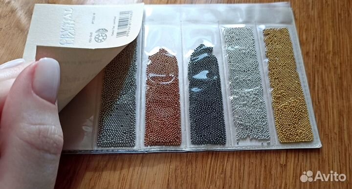 Стразы Сваровски и бульонки для маникюра