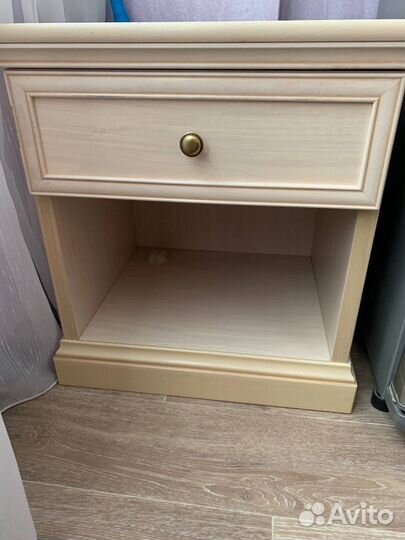 Тумба прикроватная массив