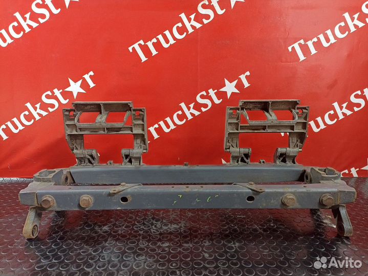 Кронштейн подножек обслуживания