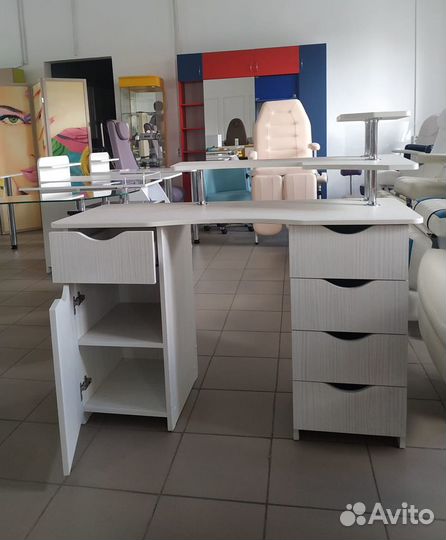 Стол маникюрный 