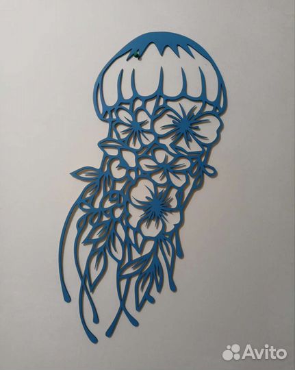 Резное панно из дерева