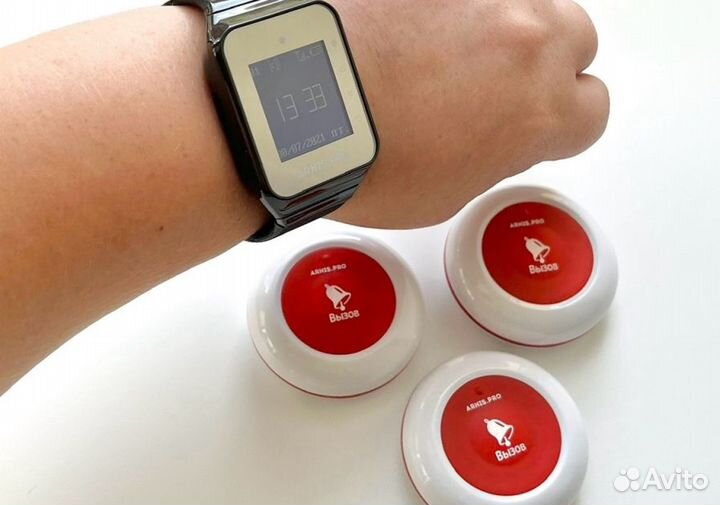 Кнопка Премиум вызова официанта и часы персонала