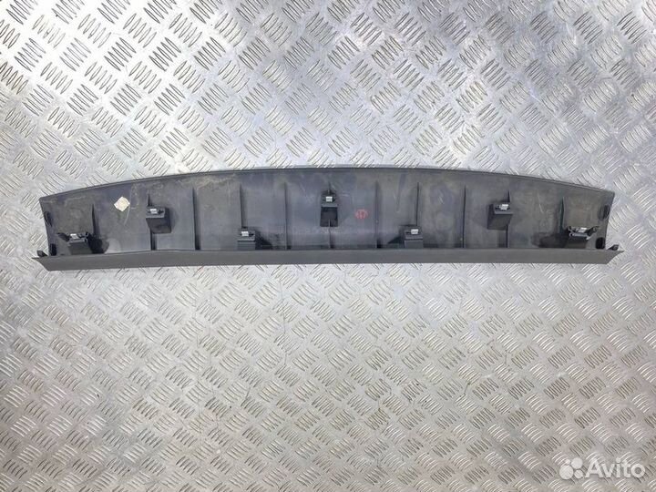 Обшивка двери багажника Volkswagen Tiguan 5N1 cawa