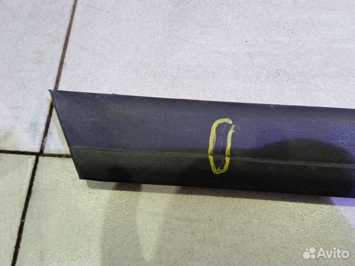 Молдинг двери задней правой