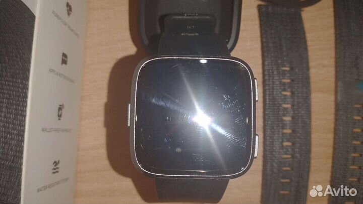 Смарт часы Fitbit Versa Special Edition