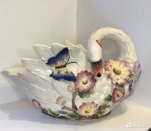 Статуэтка лебедь