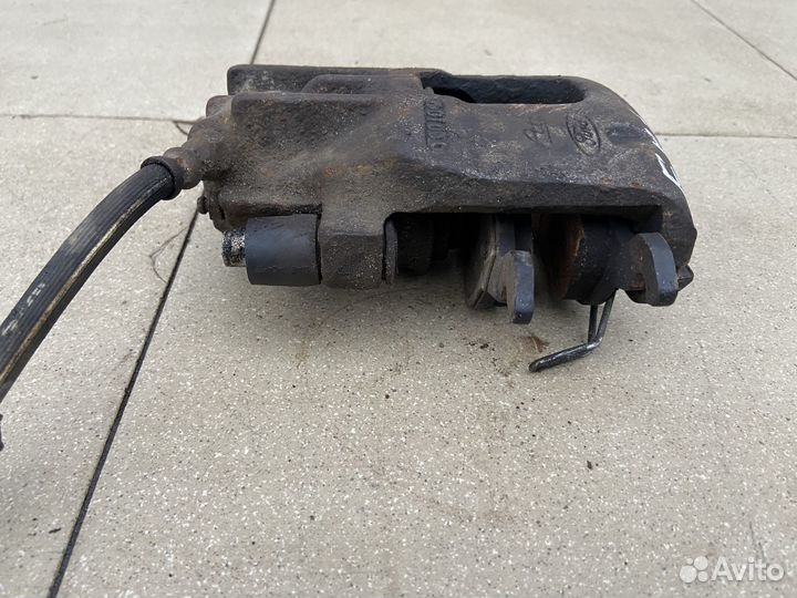 Тормозной суппорт передний правый Ford Focus 1