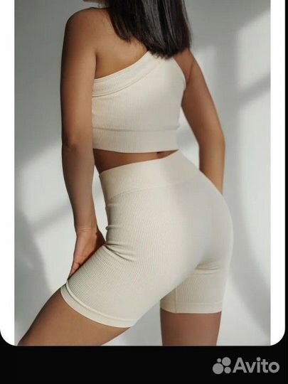 Костюм спортивный женский. Топик велосипедки