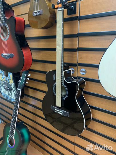 Гитара с подключением