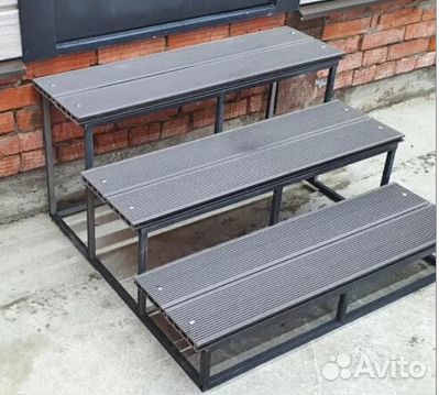 Уличное крыльцо