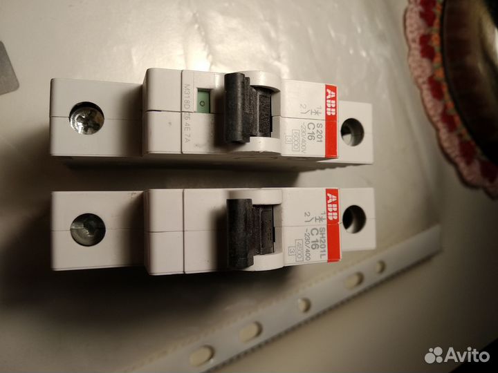 2 автоматических выключателя 32А