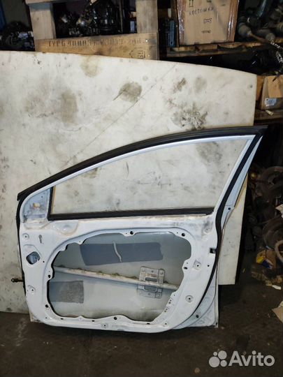 Дверь передняя правая Hyundai i40 с дефектом