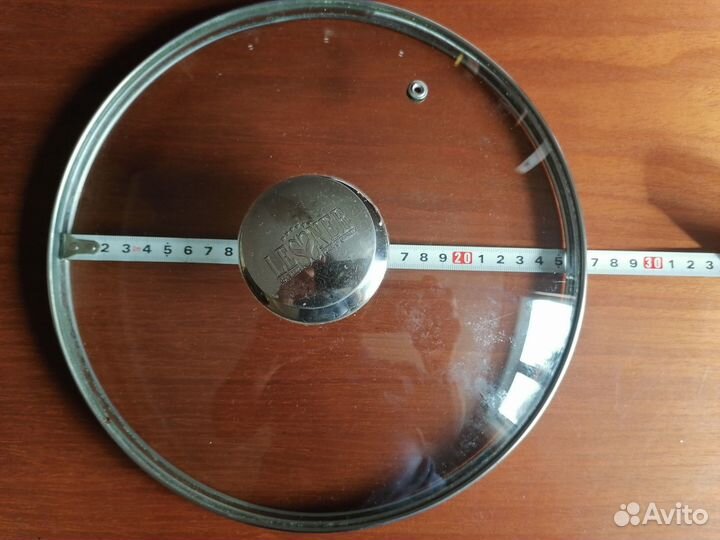 Крышки для кастрюль /сковородок и подставка к ним