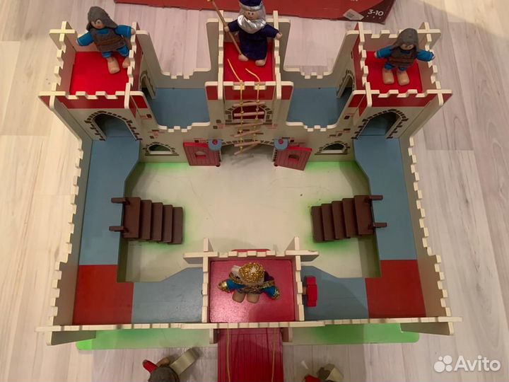 Замок игровой (дерево)