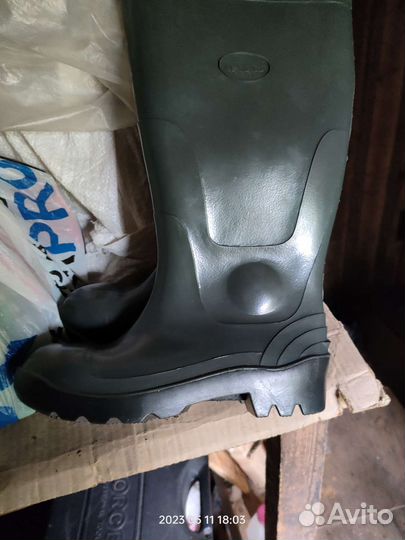 Резиновые сапоги новые