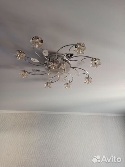 Продам люстру