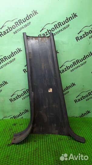 Накладка стойки Nissan Sunny