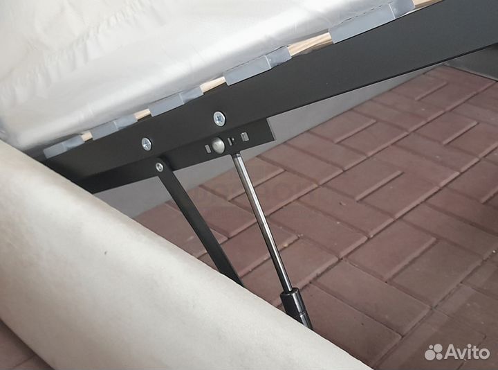 Кровать двуспальная 160x200