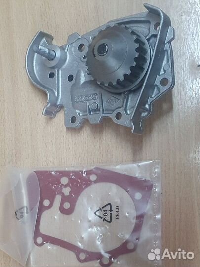 Помпа на Renault Logan Sandero