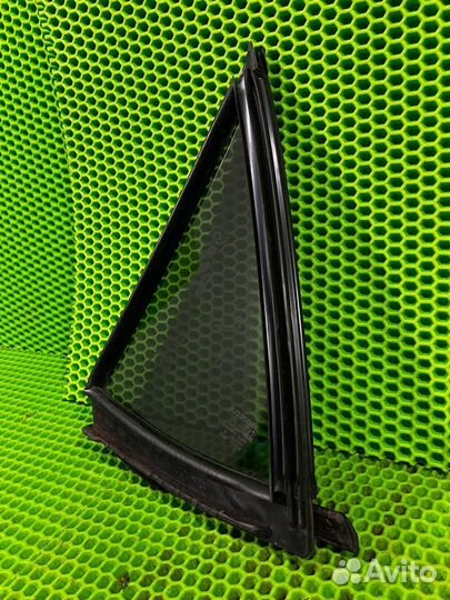 Форточка двери задняя правая Acura Mdx YD1 J35A3