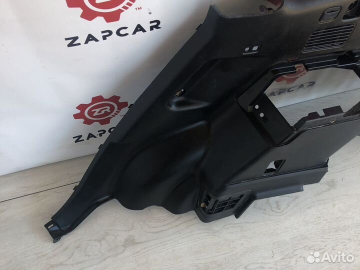 Toyota Highlander Обшивка багажника