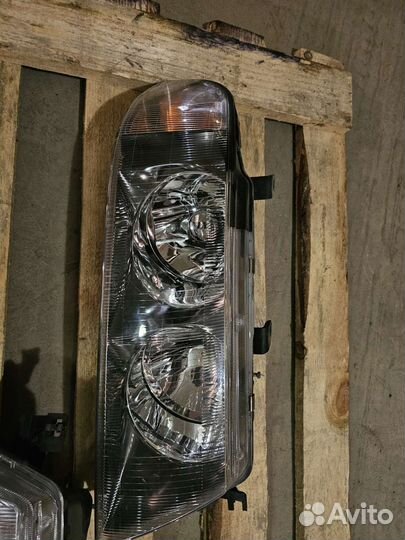 Фара правая левая Mitsubishi Diamante 1995-2005