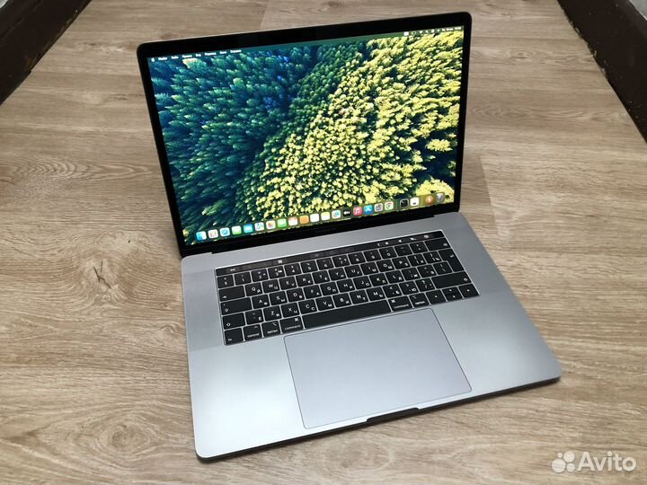 Macbook Pro 15 2019 i7/16/Pro 555X/256GB