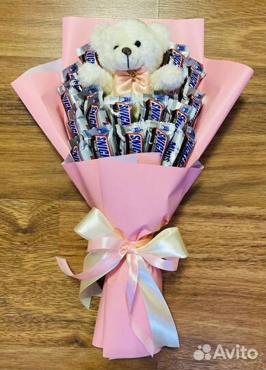 Букет из мягких игрушек и шоколадок