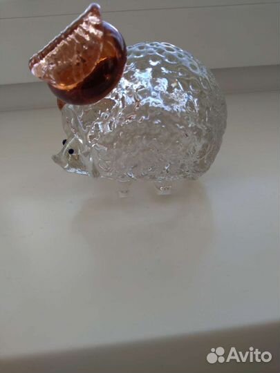 Сувениры (лебеди,туфелька,ежик)