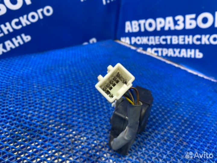 Моторчик заслонок отопителя Hyundai Sonata 4 седан