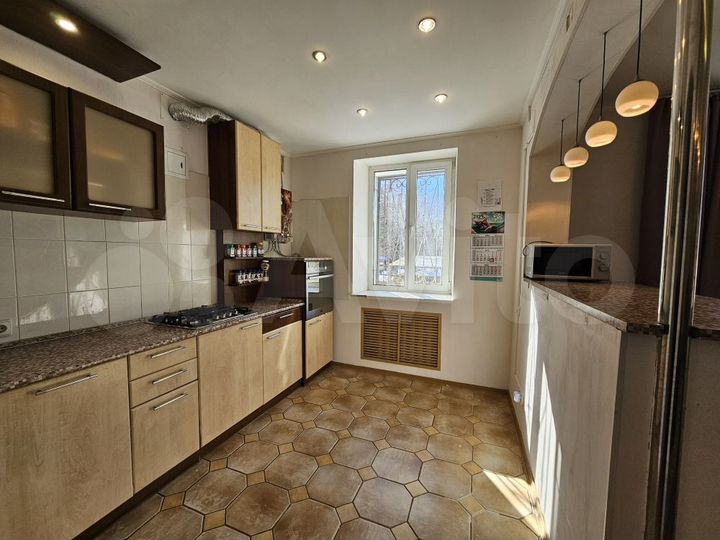 3-к. квартира, 79,7 м², 1/2 эт.