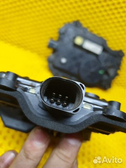 Доводчик двери Volkswagen Phaeton 3D8 BGH 2004