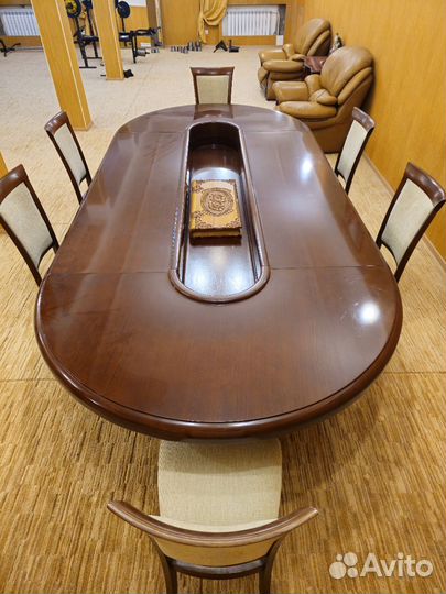 Президентский стол из красного бука