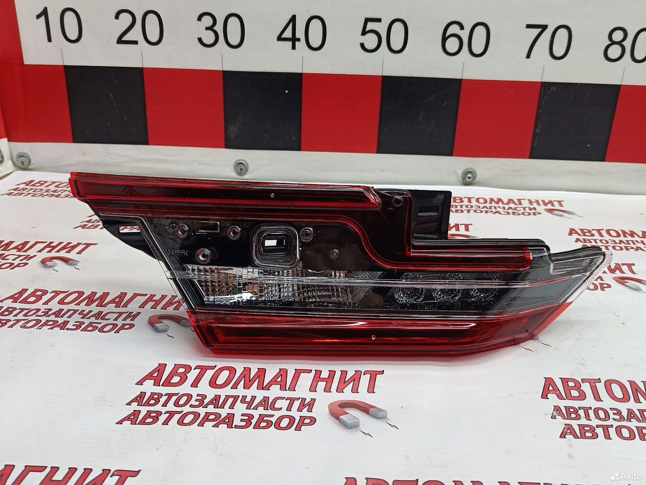 Фонарь крышки багажника левый Toyota Camry 80