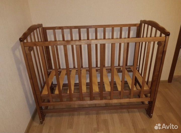 Комплект: детская кровать, матрас, одеяло, бортики