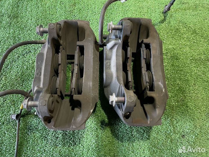 Суппорта передние Lexus LS600h