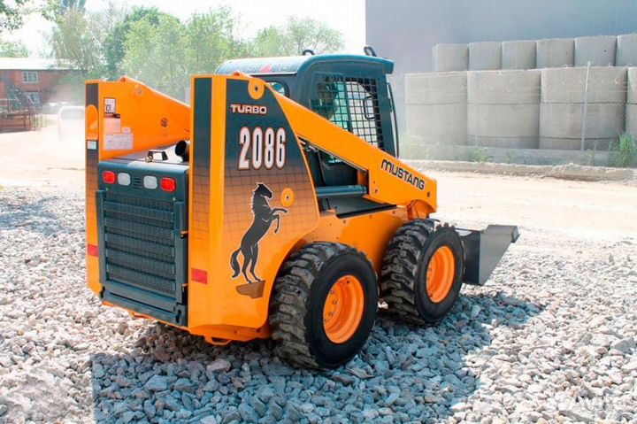 Машинист мини-погрузчика Mustang, Bob Cat