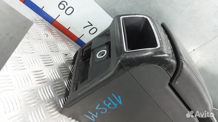 Подлокотник Audi A5 8T 2010