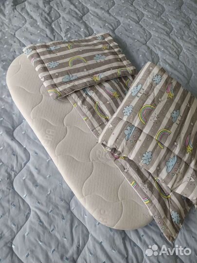 Детский матрасик и комплект белья в коляску