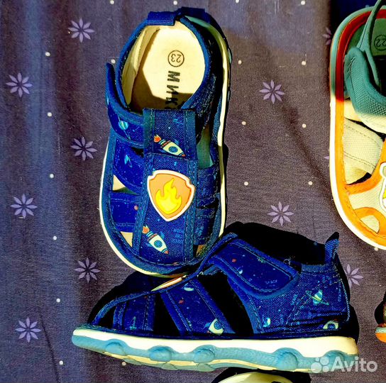 Детская обувь кроссовки сандалии в садик 22-23