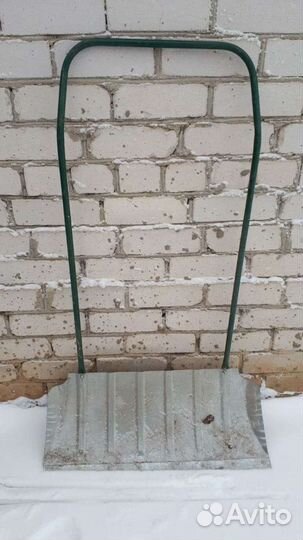 Скребок для уборки снега металлический