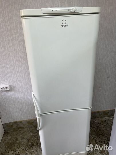 Холодильник indesit
