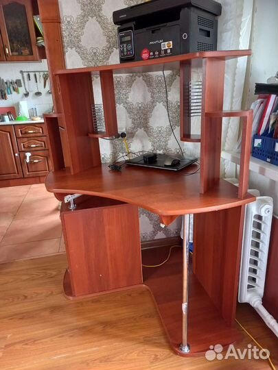 Компьютерный стол