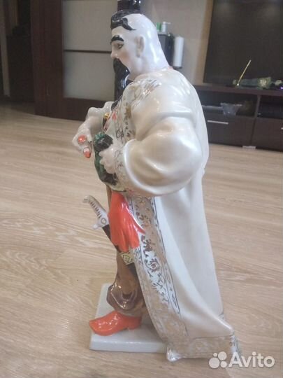 Тарас Бульба фарфоровая статуэтка (большой)